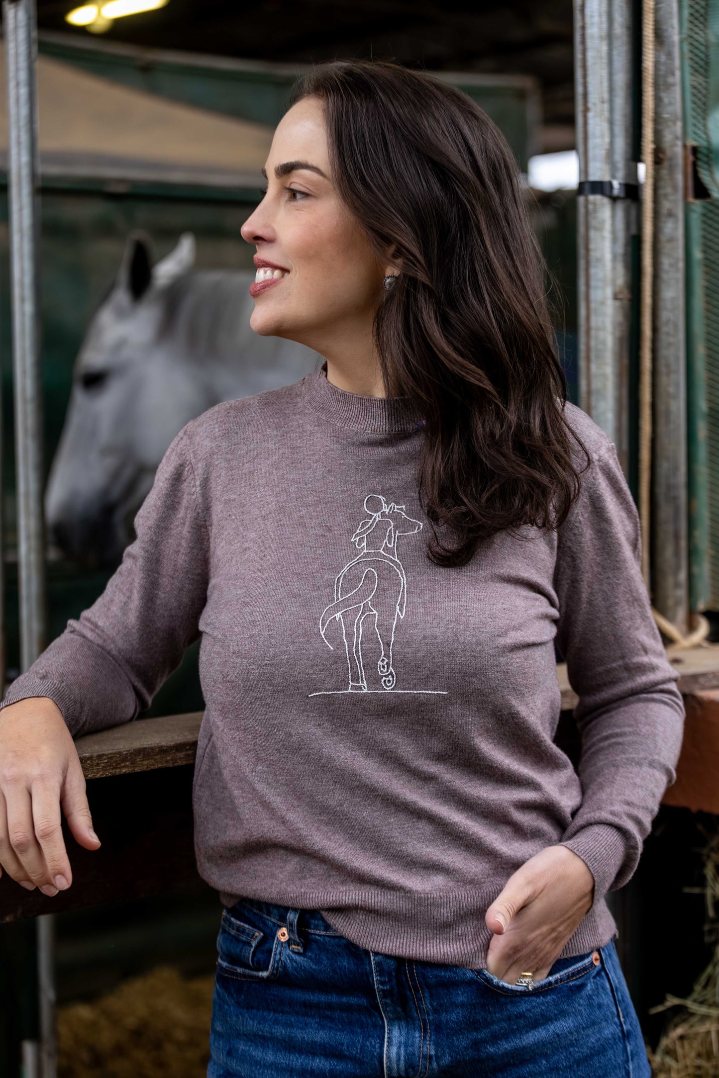 Pullover careca menina no cavalo