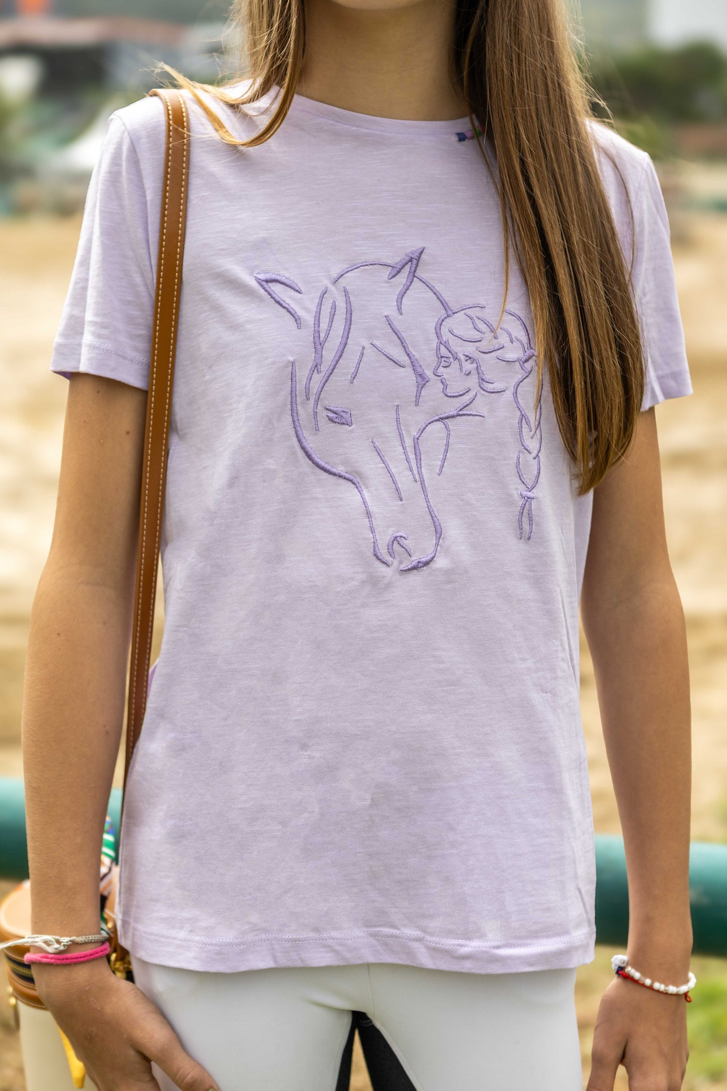 Camiseta Menina de Trança com Cavalo