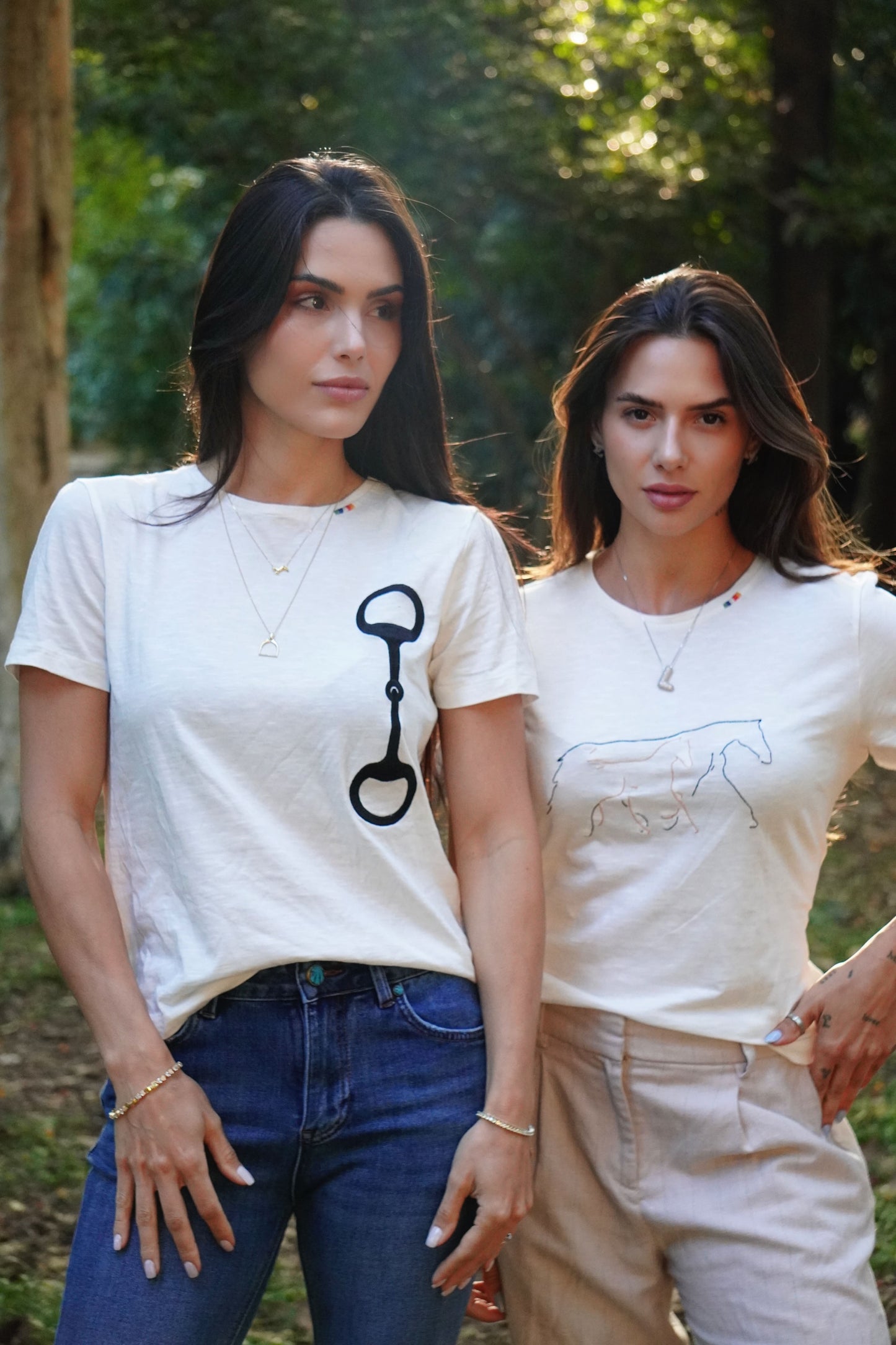 Camiseta - Dois cavalos - Branca