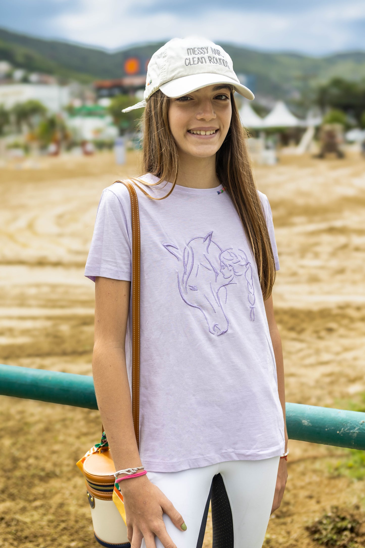 Camiseta Menina de Trança com Cavalo