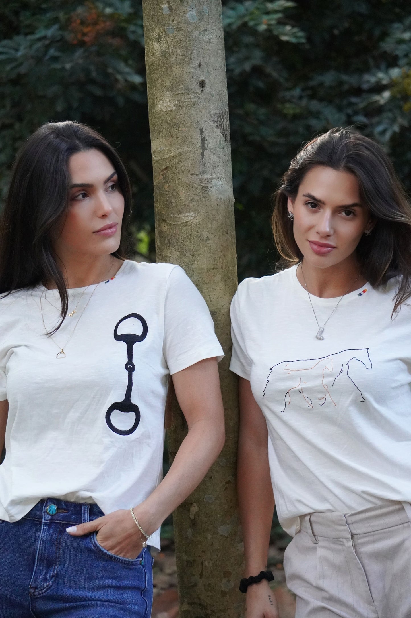 Camiseta - Dois cavalos - Branca