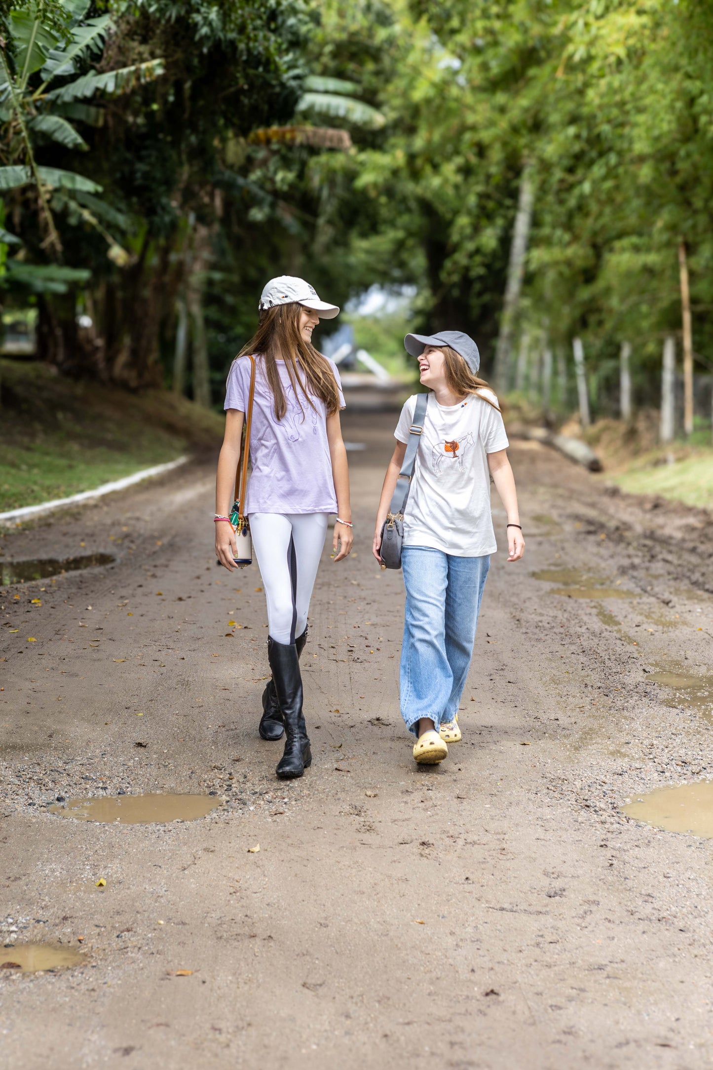 Camiseta Menina de Trança com Cavalo