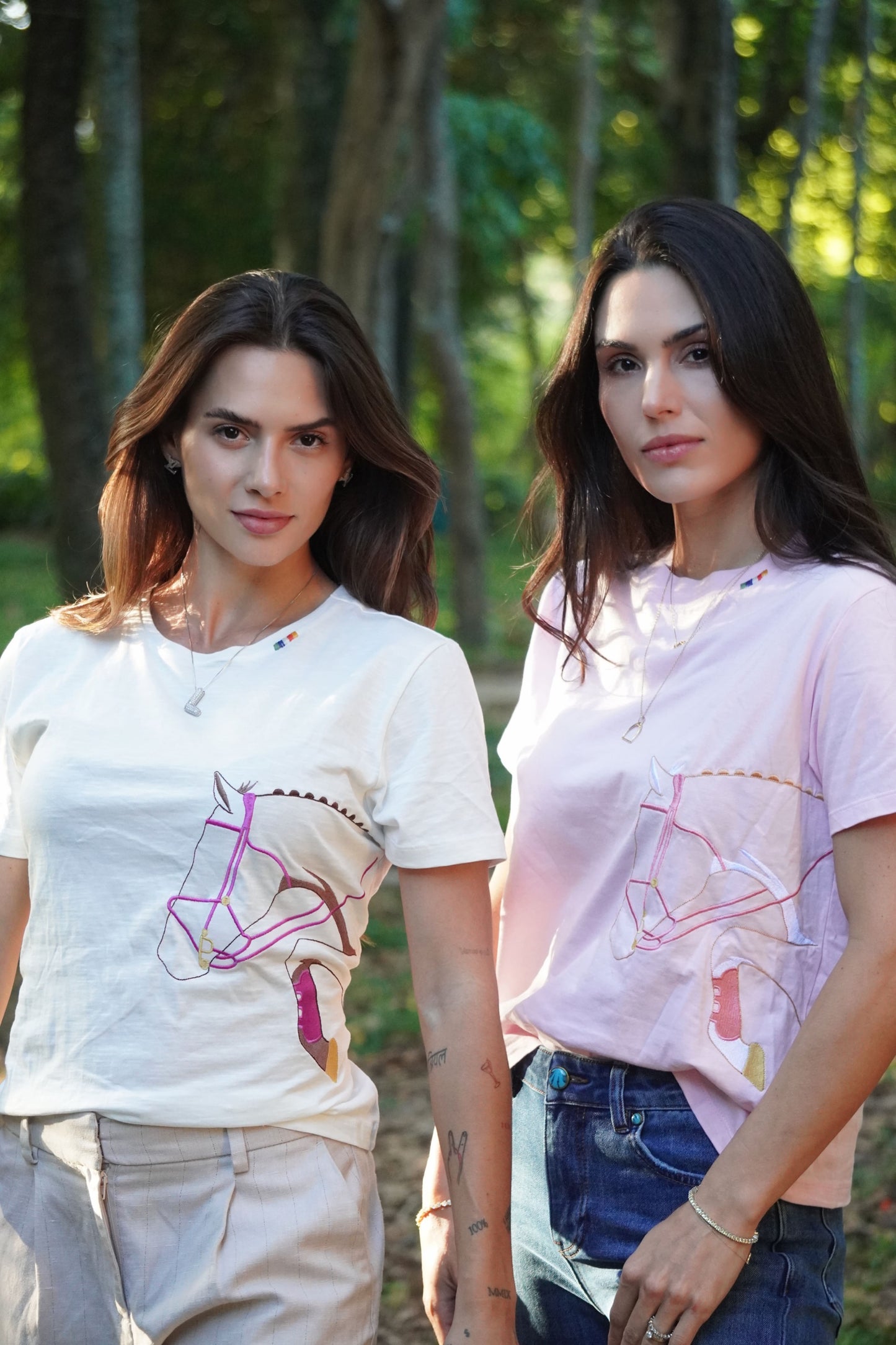Camiseta - Cavalo Rédeas - Rosa Claro
