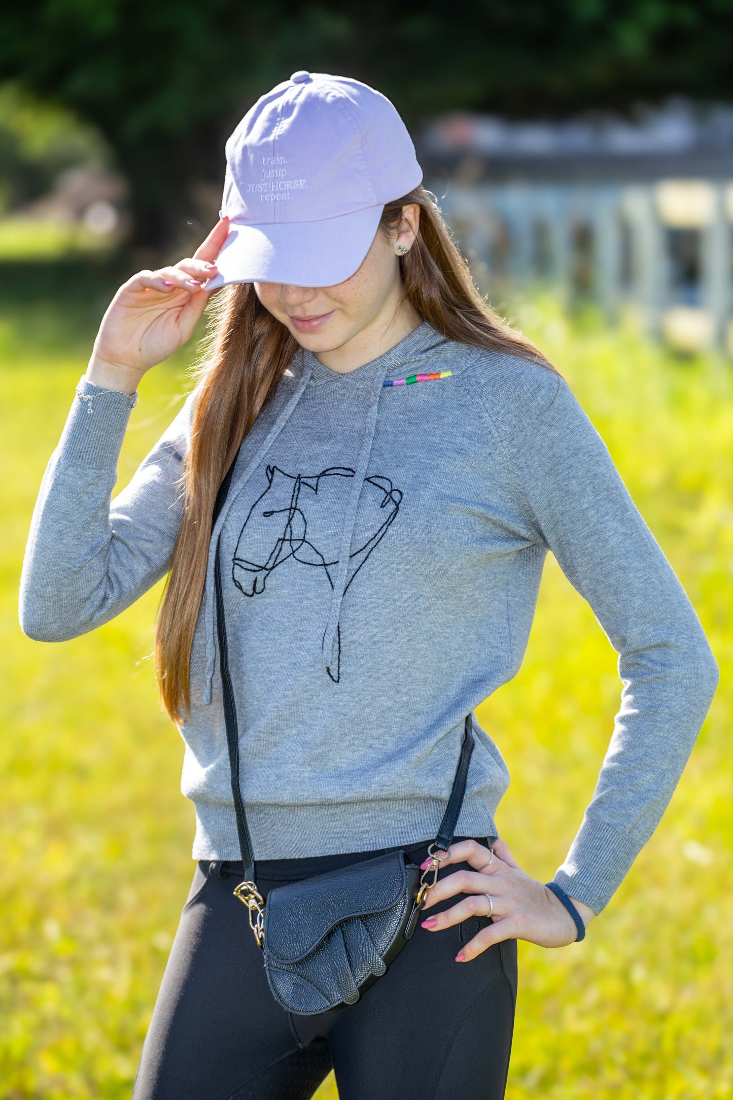 Pullover capuz cavalo desenho a mao