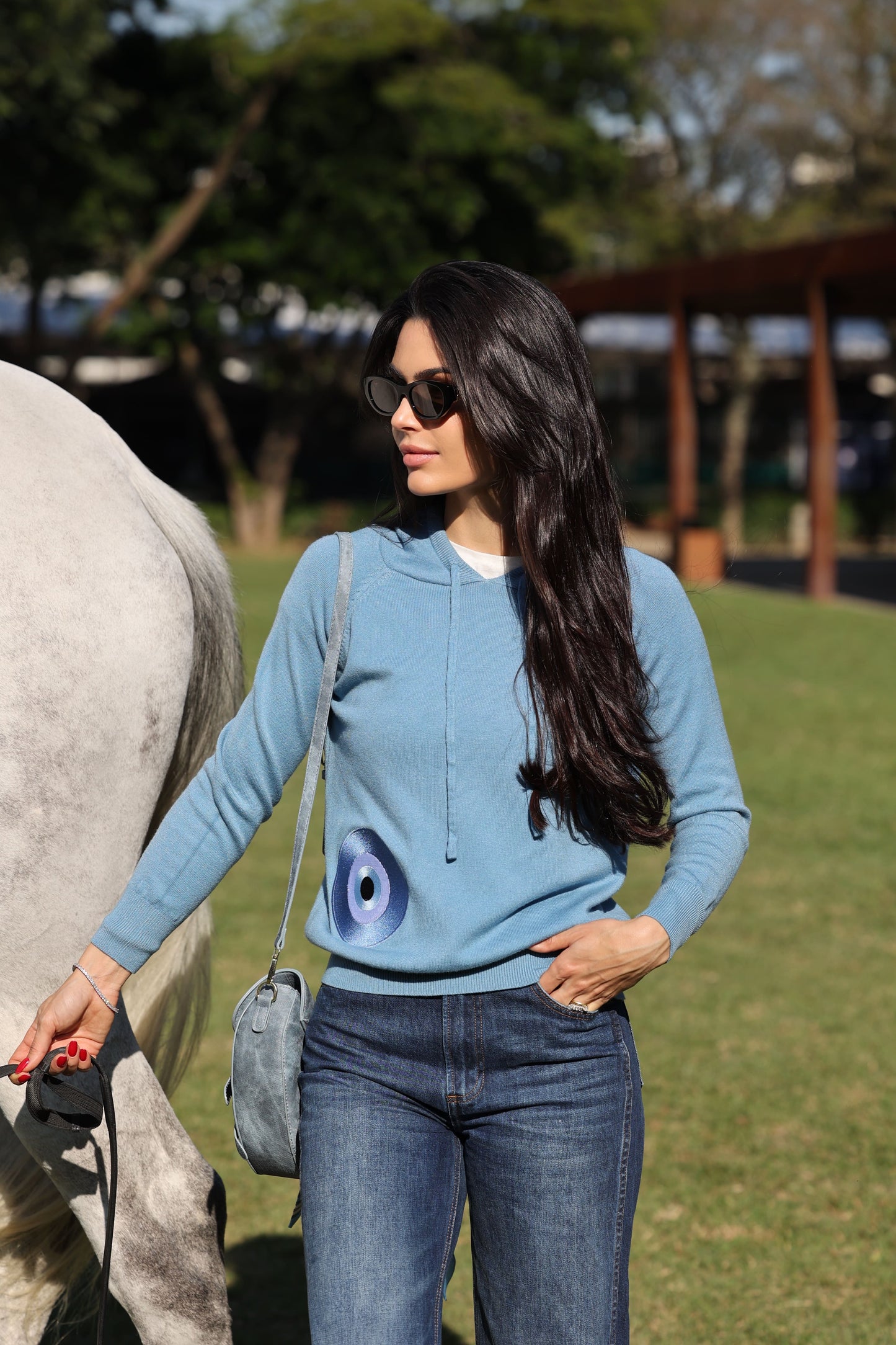 Pullover com capuz olho grego