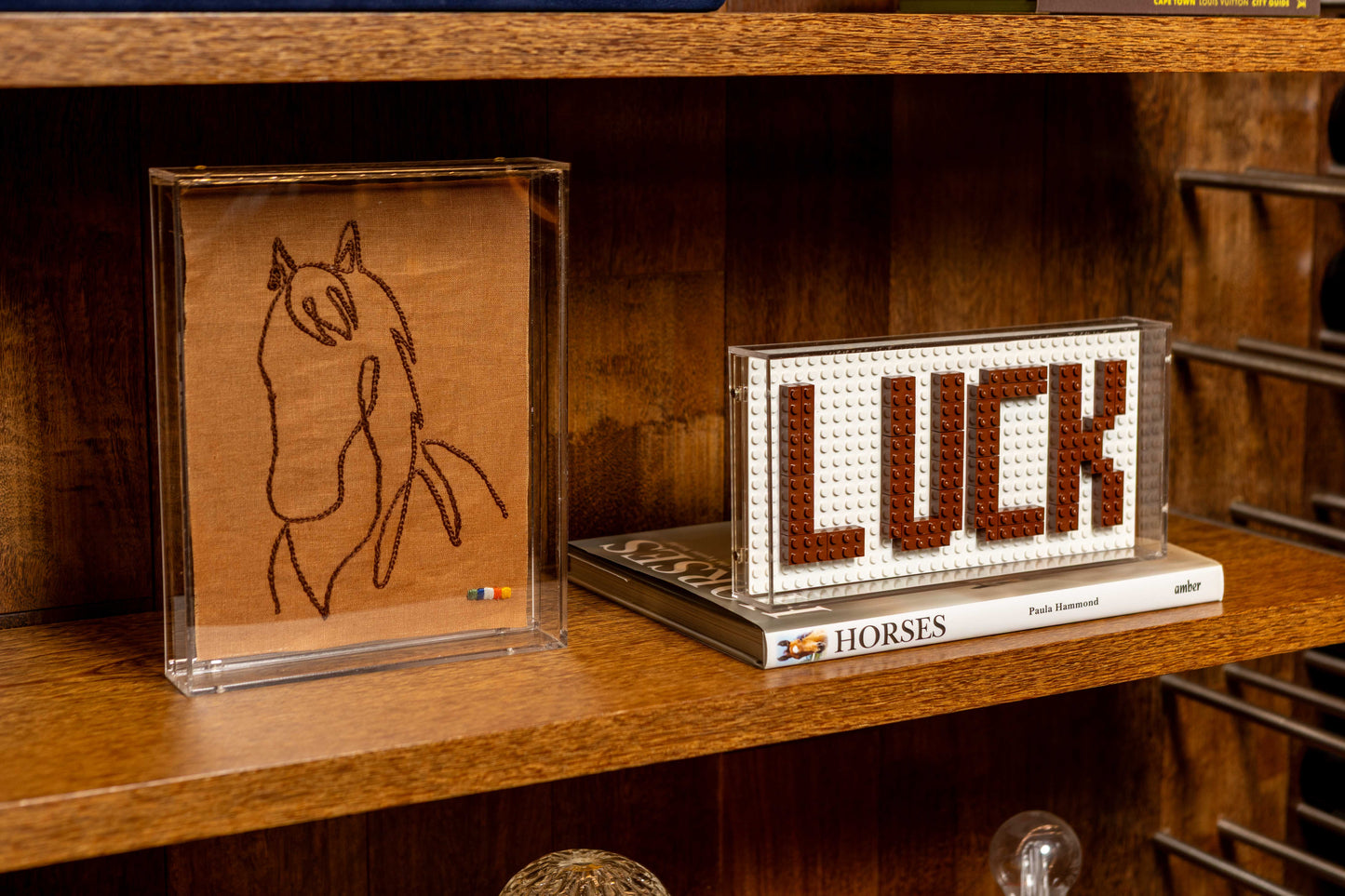 Quadro Bordado livre Rosto Cavalo - Caramelo