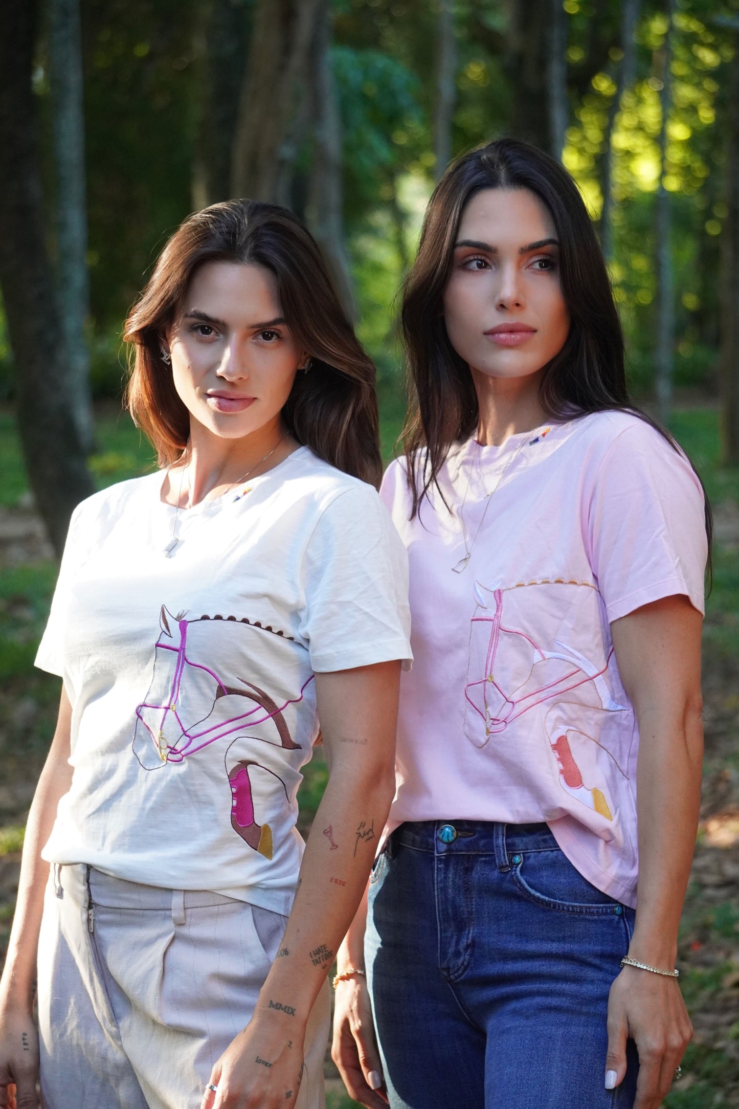 Camiseta - Cavalo Rédeas - Rosa Claro