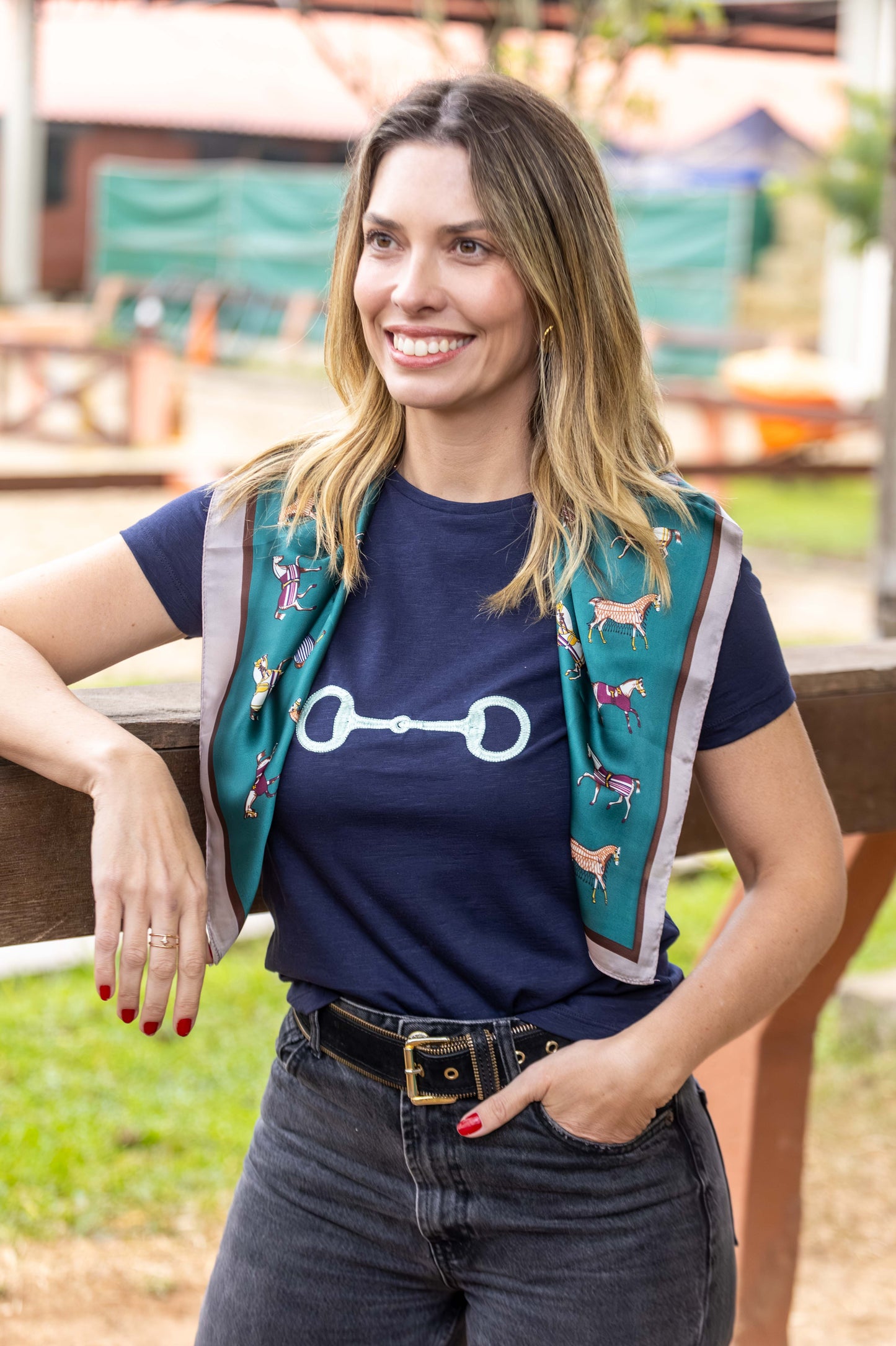 Camiseta bridão bordado