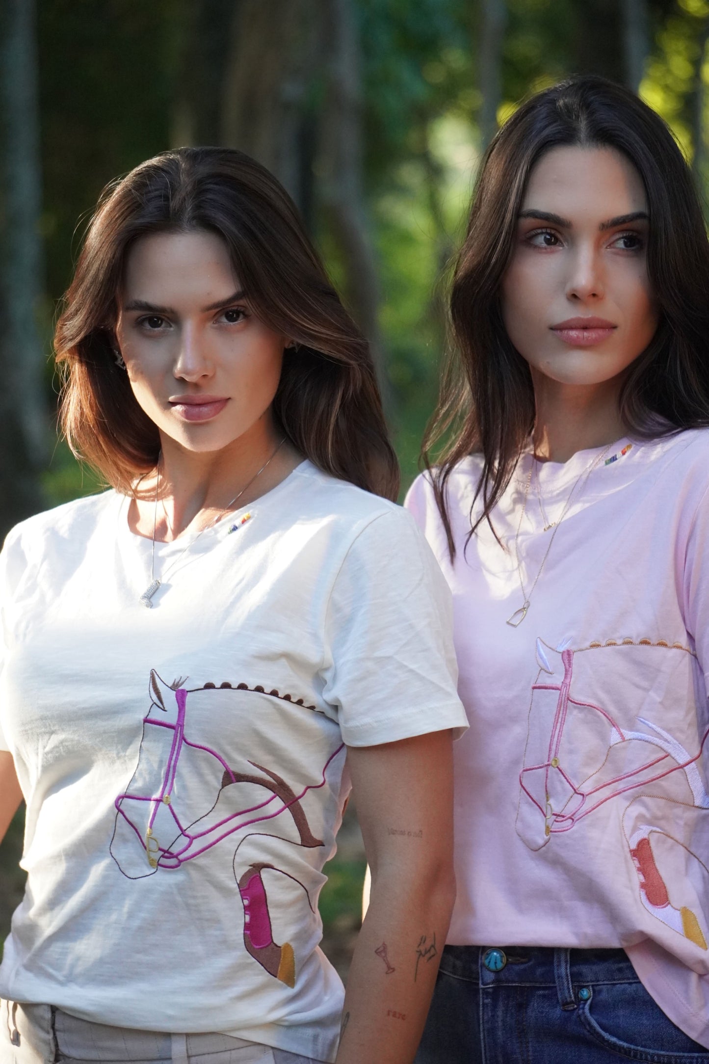 Camiseta - Cavalo Rédeas - Rosa Claro